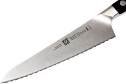 Zwilling Pro Couteau De Chef à Bord Dentelé 14cm, 38425-141 12 Zwilling Pro Couteau De Chef à Bord Dentelé 14cm, 38425-141 -Leatherman Soldes ZW38425 141 03 zwilling pro zw38425 141 03